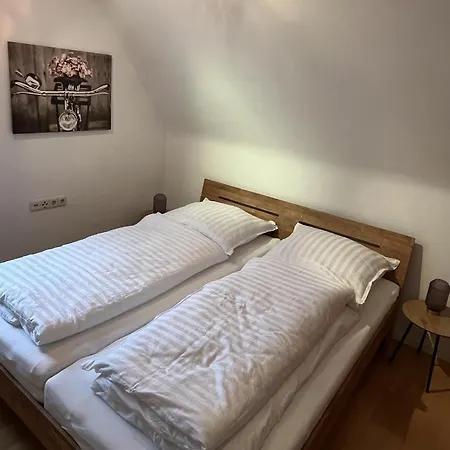 Weitblick Auf Berg, Wald Und Wiese *