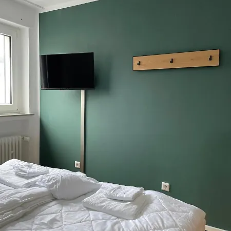 Weitblick Auf Berg, Wald Und Wiese *