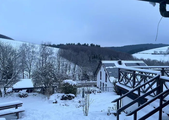 Weitblick Auf Berg, Wald Und Wiese * Schmallenberg